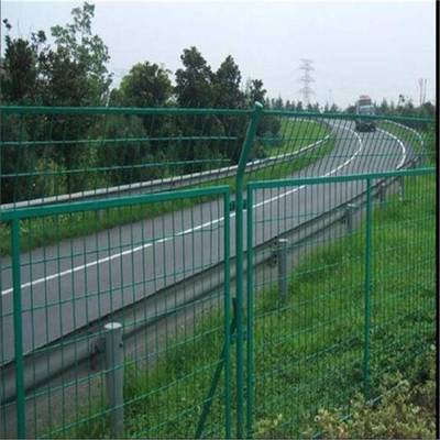 林瑞框架護欄在道路設(shè)施中的應(yīng)用及其對高速公路與養(yǎng)殖業(yè)隔離柵的重要意義